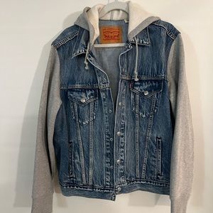 LEVIS BRAND NEW NEVER WORN HYBRID DENIM JEAN JACKET WITH HOOD